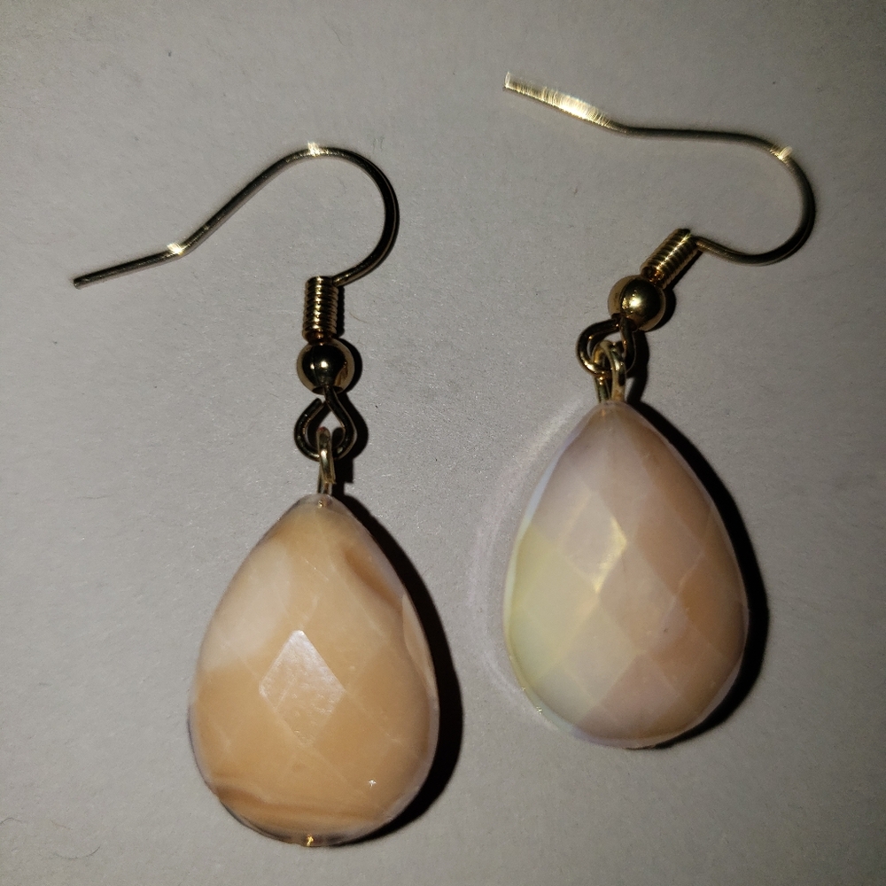 Elegant Teardrop Earrings in Cream and Gold